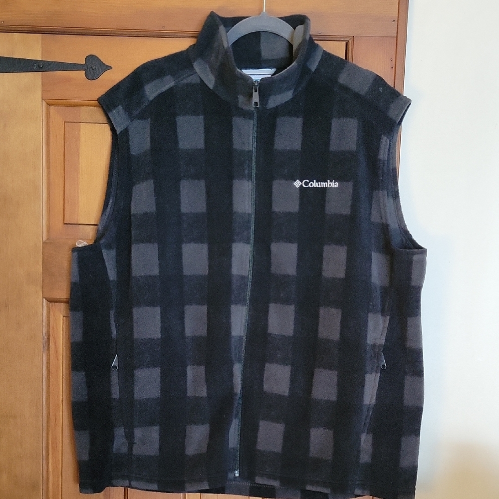 COLUMBIA Black and Gray Plaid Fleece Vest